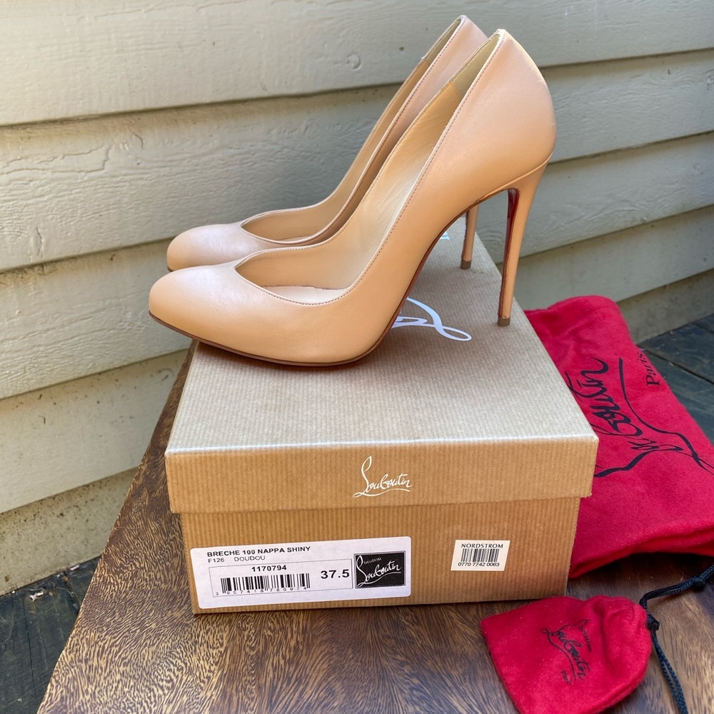 Christian Louboutin Doudou (Nude) Breche pumps
